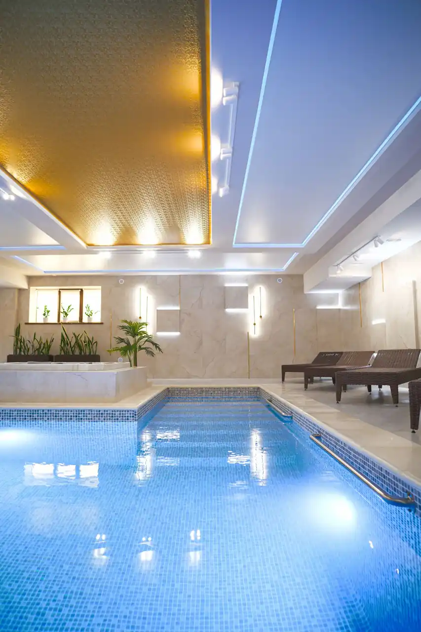 Indoor Pool Architektur